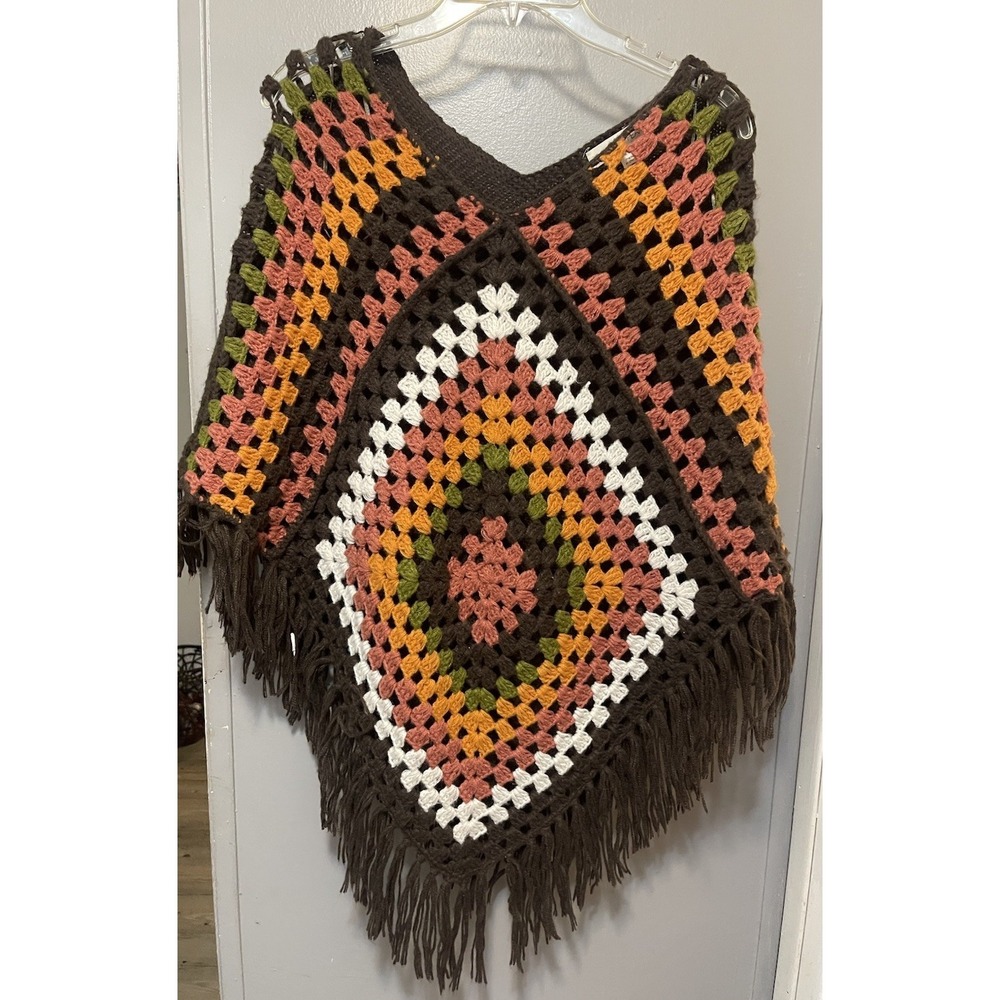 Cactus And Pearl Brown Knit Crocheted Granny Square Design Fringe Poncho M Boho